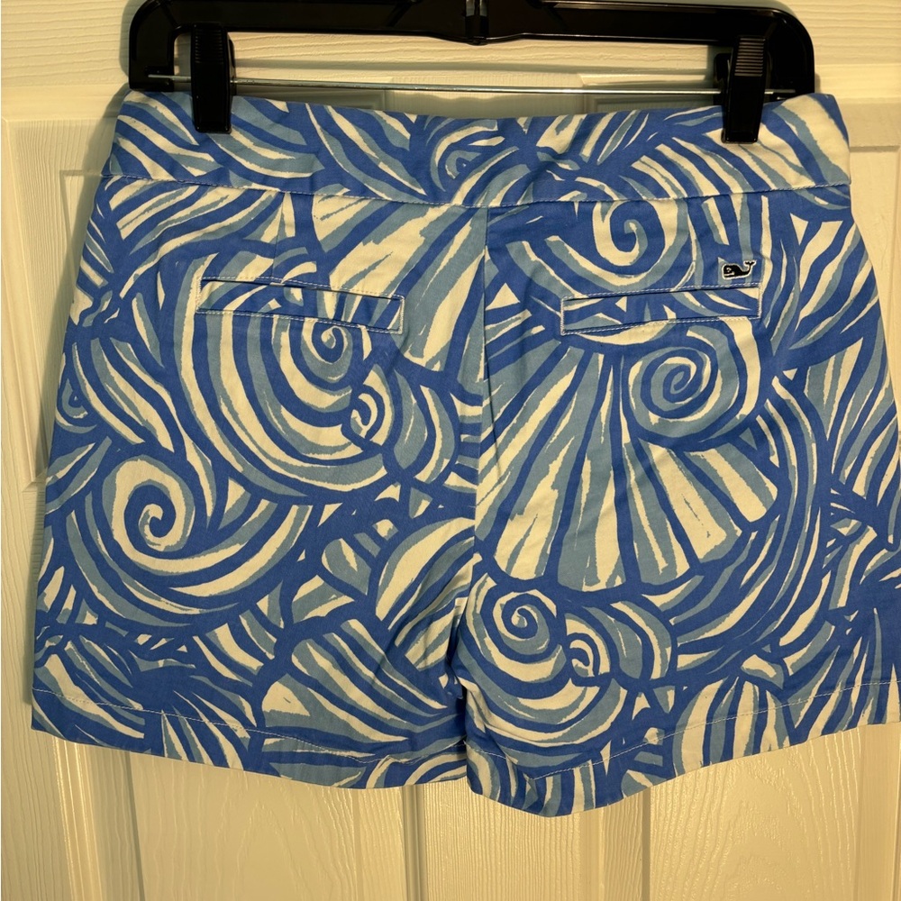 Blue and white pattern vineyard vines shorts